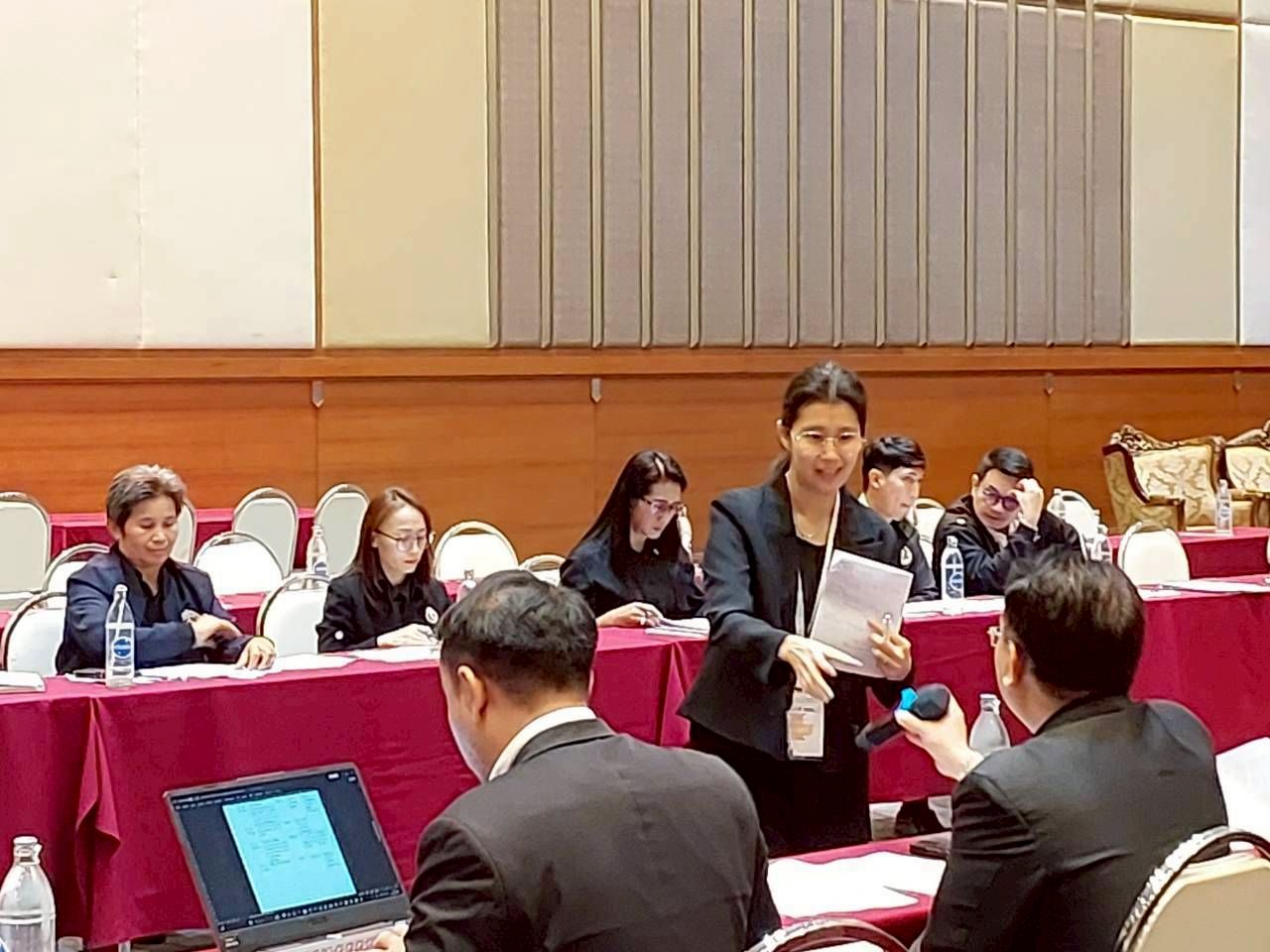 4-LINE_ALBUM_รับฟังความเห็นอุบลฯ_260317_4